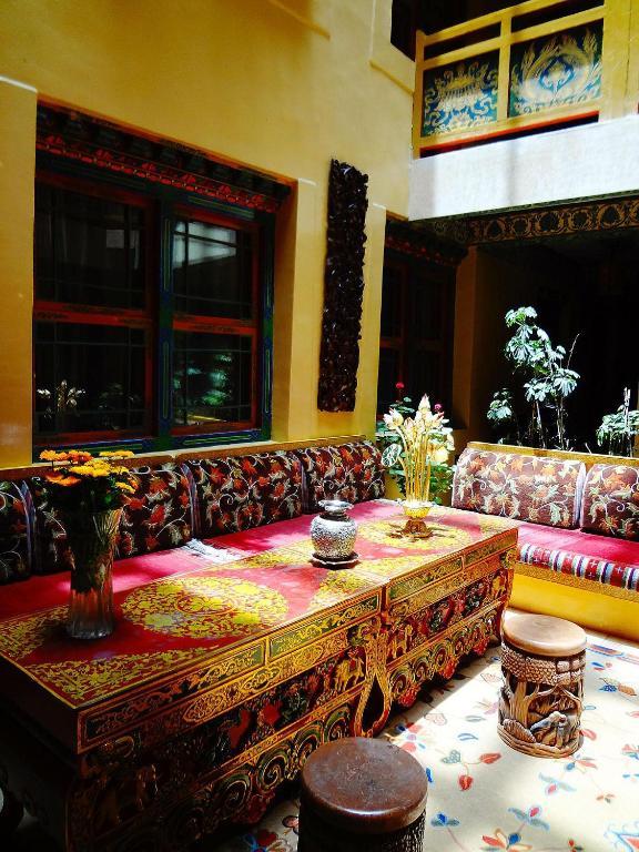 Tashitakge Hotel Lhasa Exteriör bild