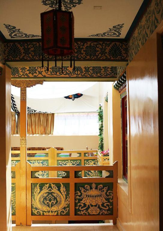 Tashitakge Hotel Lhasa Exteriör bild